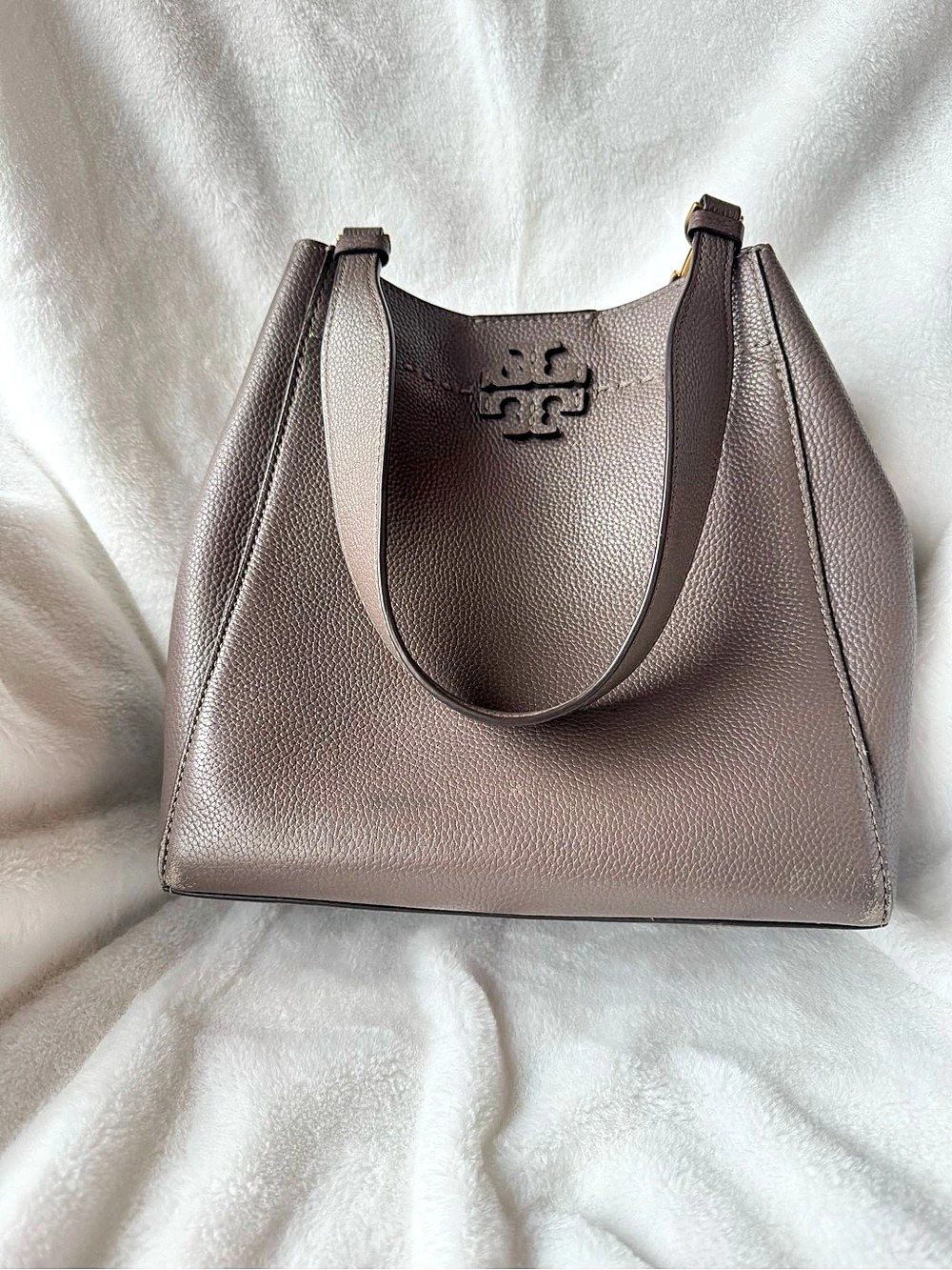 Tory Burch McGraw Bucket Bag Shoulder Bag in Brown